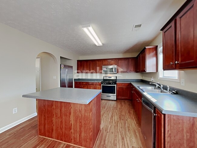 Foto del edificio - 230 Overlook Dr