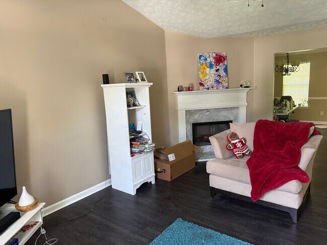 Foto del edificio - Room in House on Valley Green Rd