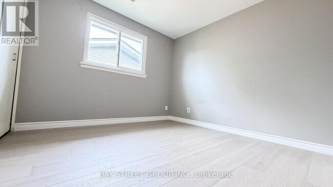Building Photo - 31 Colonsay Rd