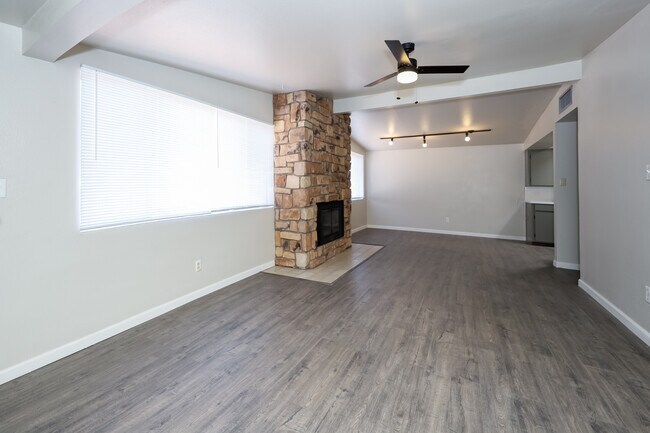 Foto del edificio - 6082 E 20th St