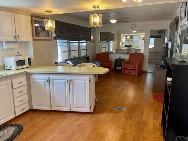 Foto del edificio - 825 W Colonial Cir