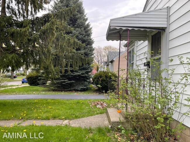 Building Photo - 3 br, 1 bath House - 61 Ashwood Dr