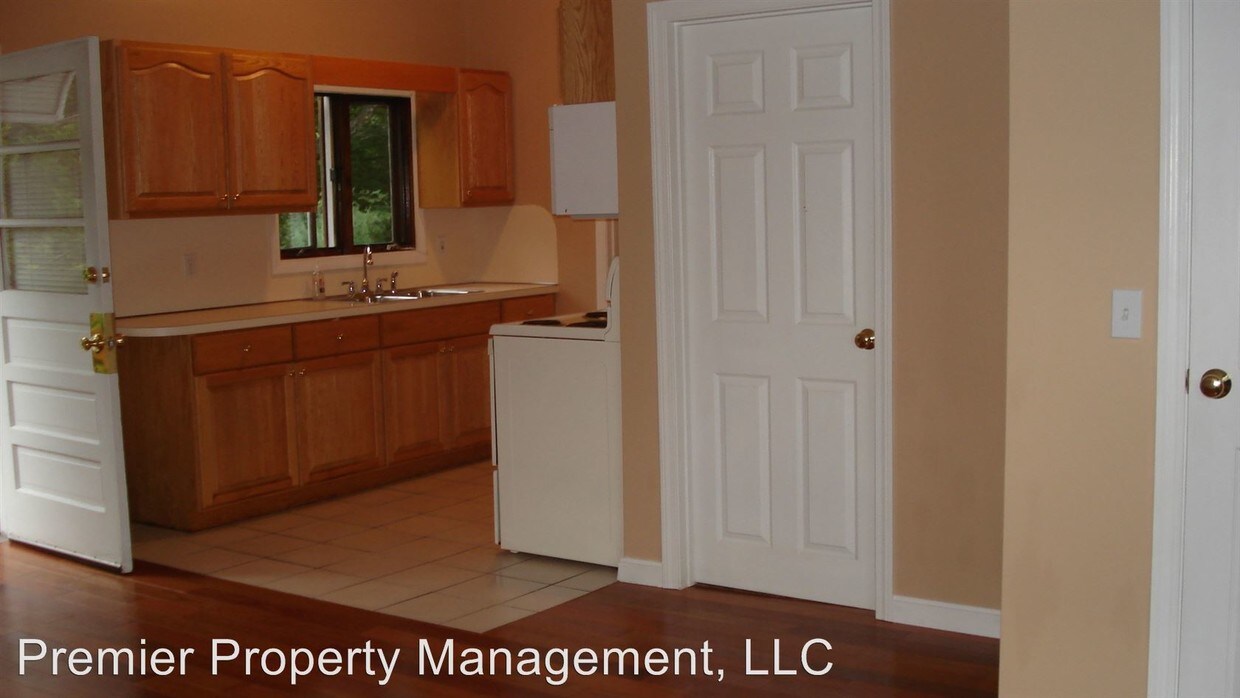 Foto principal - 404 Old River Rd