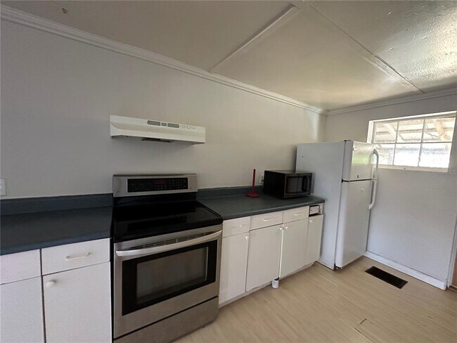 Building Photo - 1725 Fairview Shores Dr