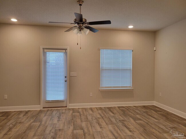 Building Photo - 6090 Royal Port Ct