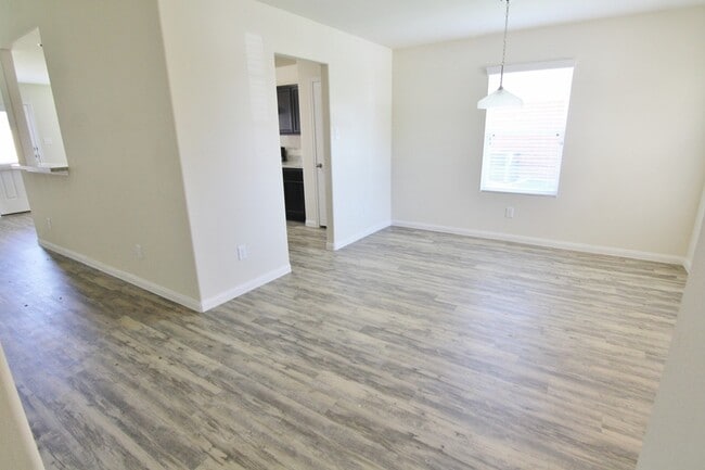 Building Photo - 15 Lazy Swing Ct
