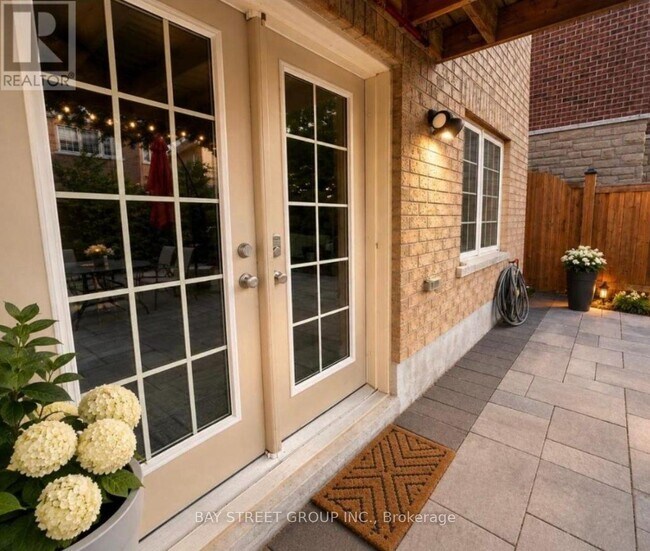 Building Photo - 37 Heintzman Cres