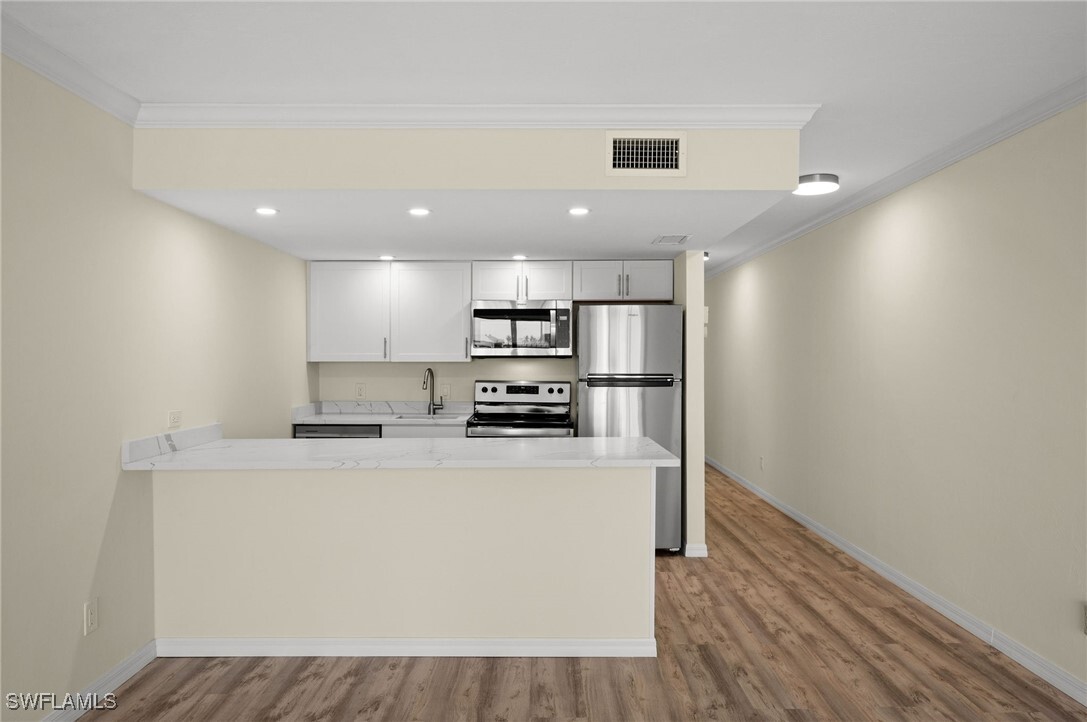 Primary Photo - 260 Southbay Dr