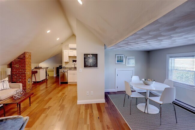 Foto del edificio - 244 Camp St