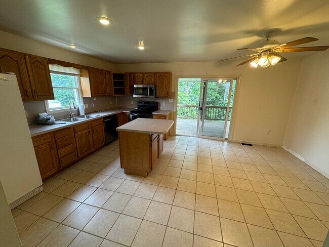 Amplia cocina con acceso a la terraza. - 45 S Colonial Dr