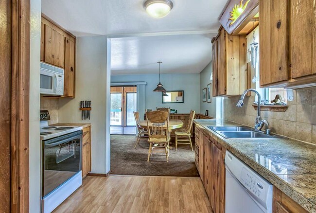 Building Photo - 11540 Deerfield Dr