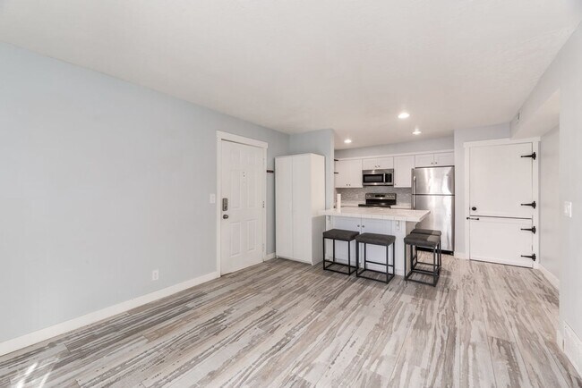 Foto del edificio - Updated Condo In Excellent Location!