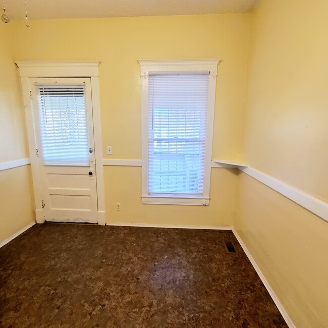 Extended kitchen area/dine in/mud room - 2313 W Oak St