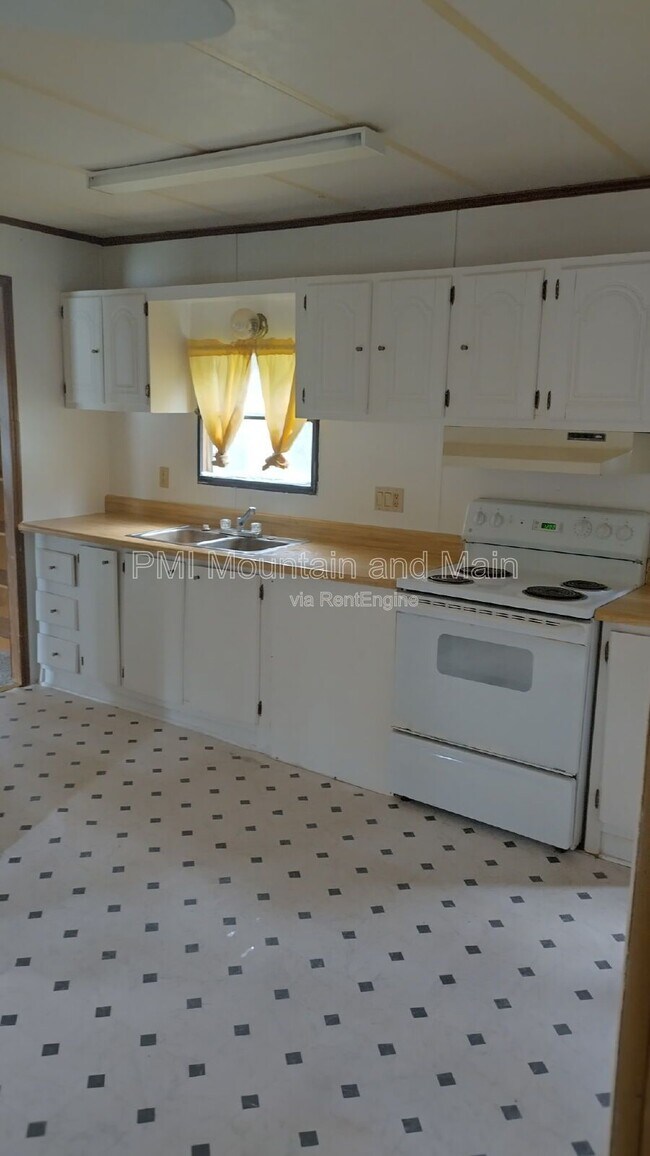 Foto del edificio - 8 Shuckers Ln