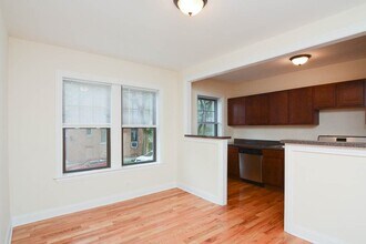 Building Photo - 1121 W Wellington Ave
