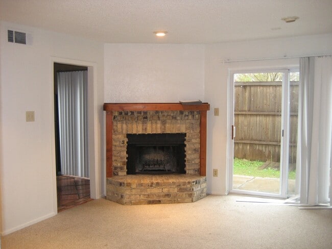 Building Photo - 4279 Madera Rd