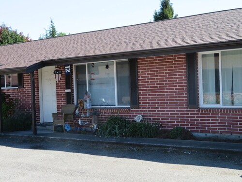 Building Photo - 1100 Columbia Ave