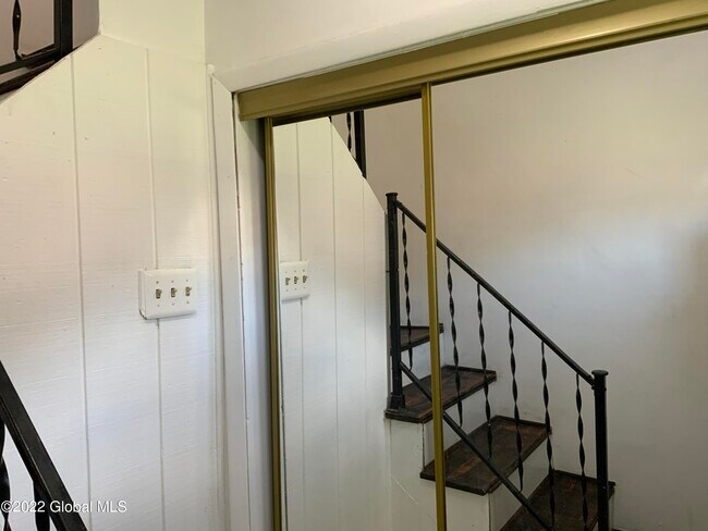 Foto del edificio - 31 Wellington Ave