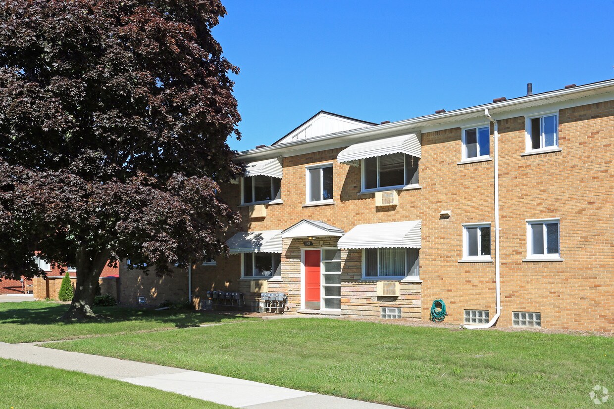 Building Photo - 1909 Gardenia Ave