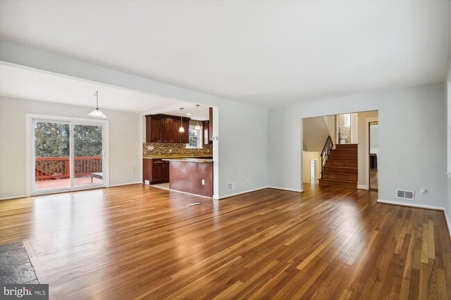 Building Photo - 9213 Cypress Ave