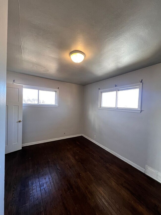 Foto del edificio - 5915-5917 N. 65th St.