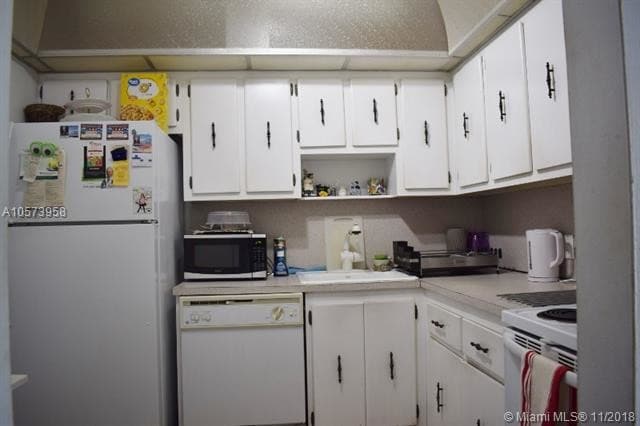 Building Photo - 20335 W Country Club Dr