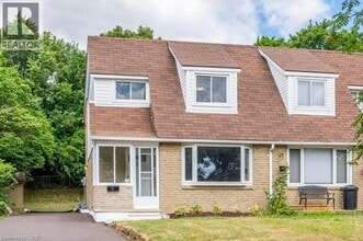 Building Photo - 62 Pepperwood Crescent