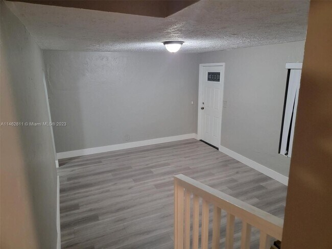 Foto del edificio - 6616 Raleigh St