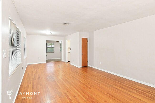 Foto del edificio - 1106 S Lakeshore Blvd