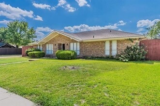 Building Photo - 2901 Las Palmas Ln