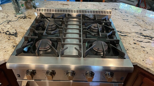 Building Photo - 3338 Valley Dr