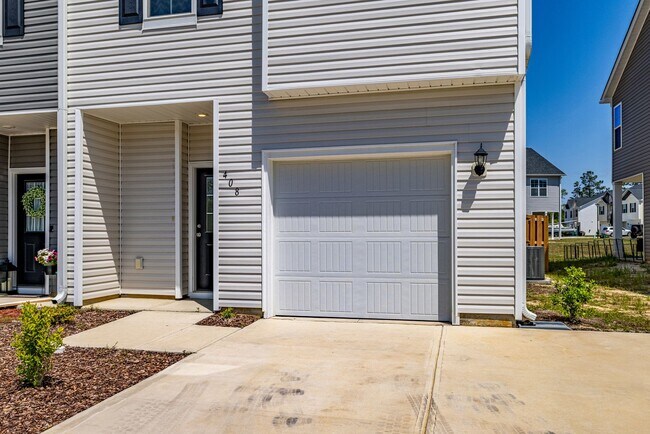 Building Photo - 408 Blockade Shl Ln