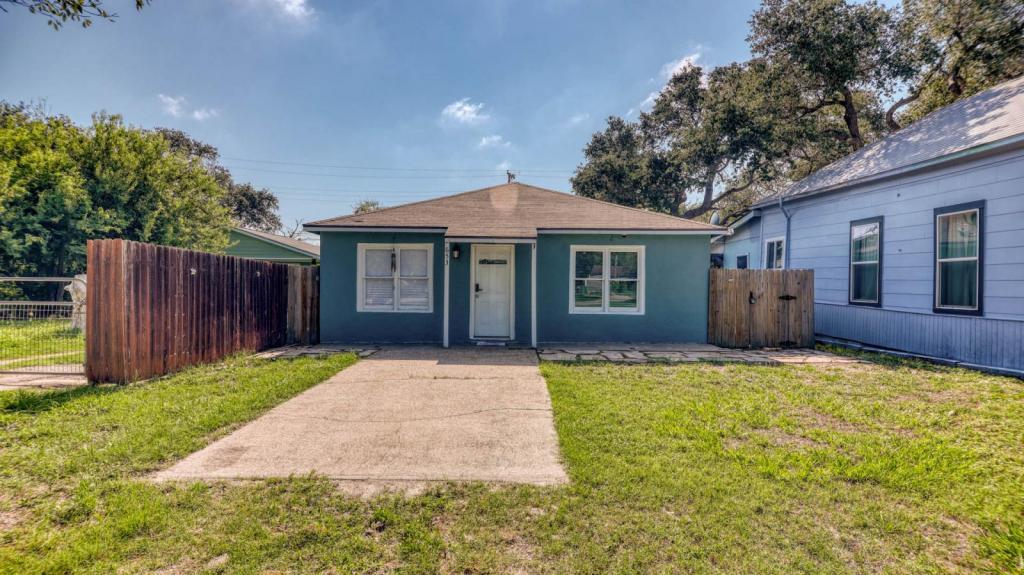 653 S Rife House Rental in Aransas Pass, TX