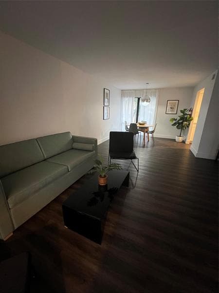 Foto del edificio - 2100 NE 33rd Ave