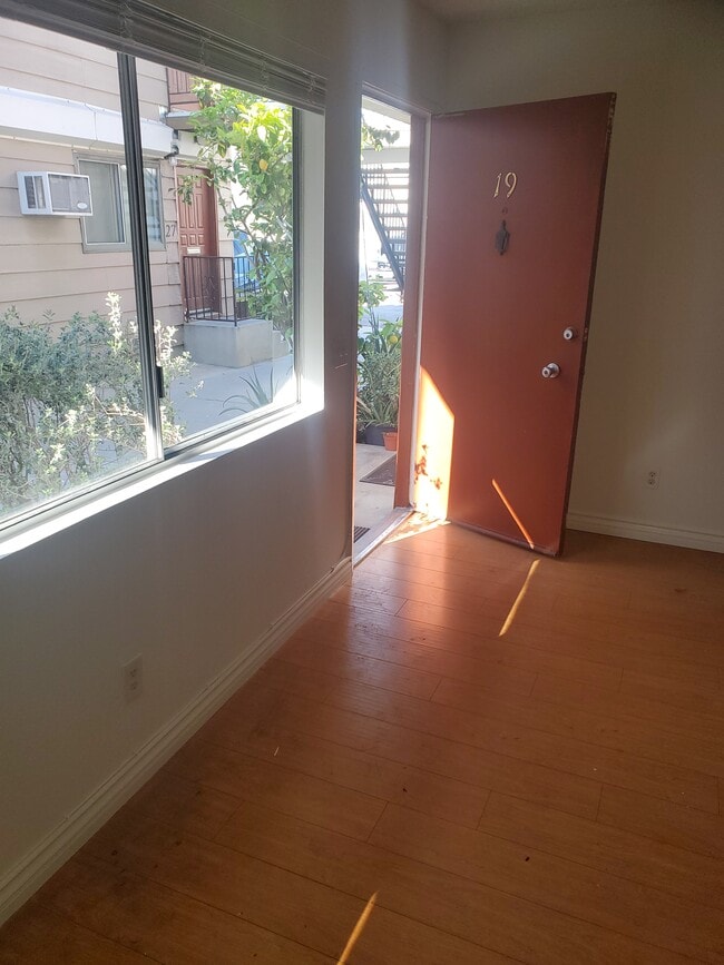 Entrance - 8809 Etiwanda Ave