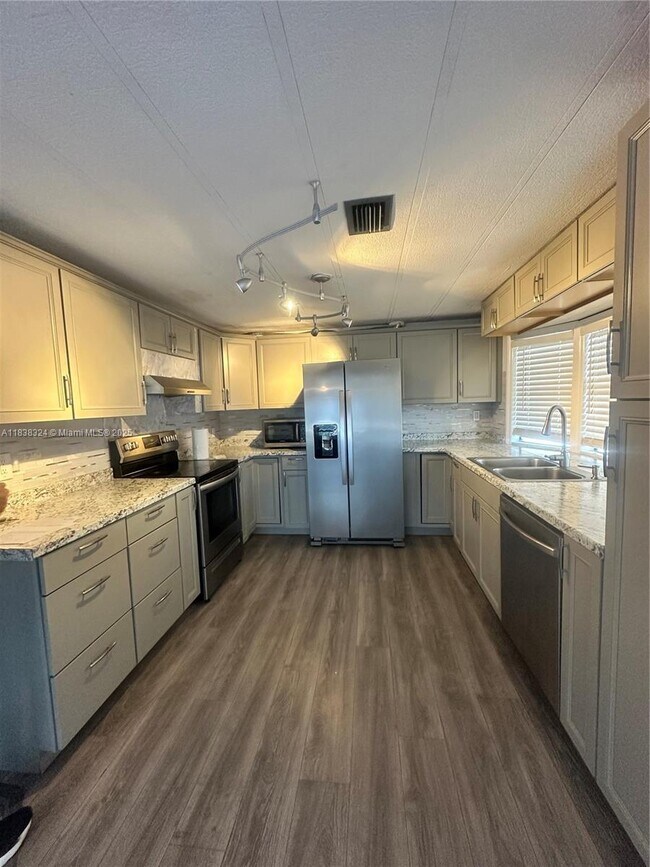 Foto del edificio - 11886 Anchorage Way