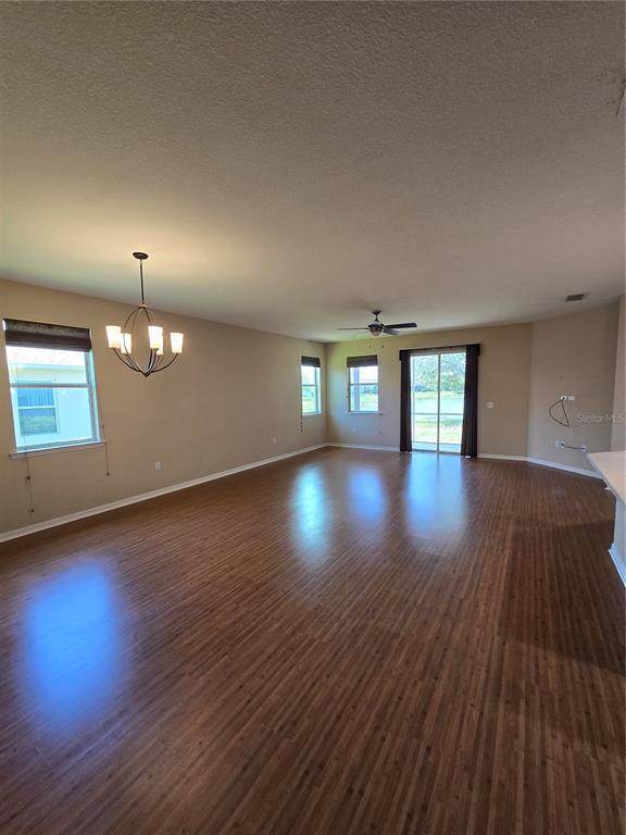 Foto del edificio - 10169 Winding River Rd