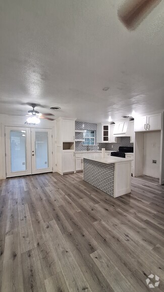 Building Photo - 526 Johnson Dr