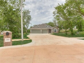 Building Photo - 1460 Deer Rdg