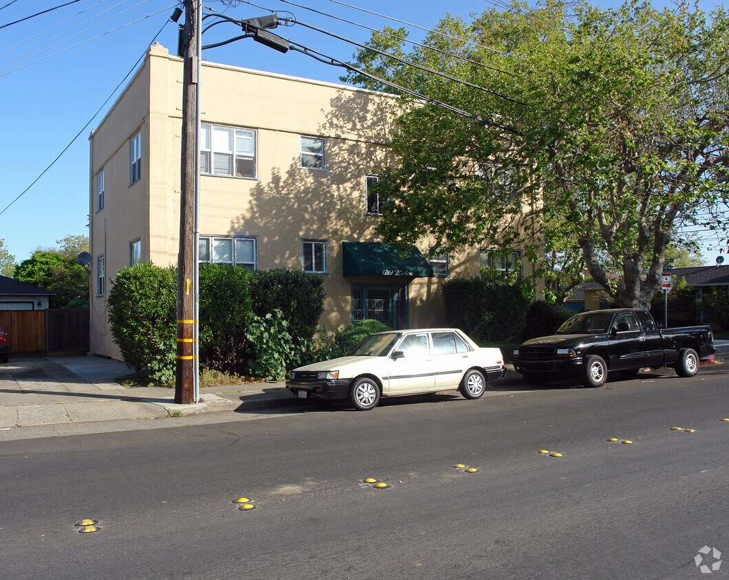 Building Photo - 1219 2nd Ave