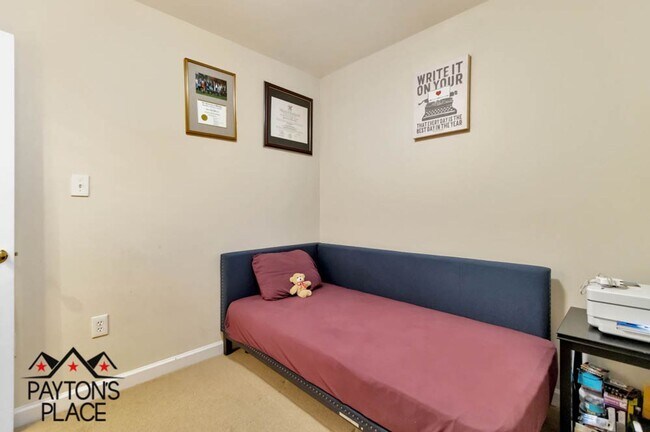 Foto del edificio - Renovated Condo with parking included