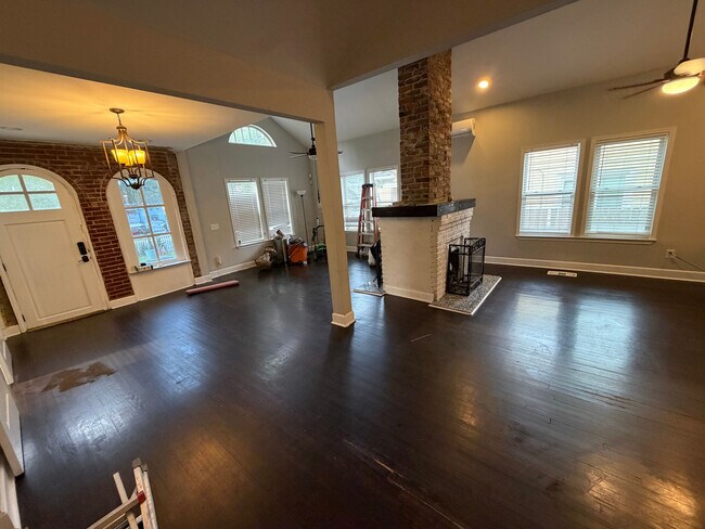 Foto del edificio - Room in House on Dill Ave SW