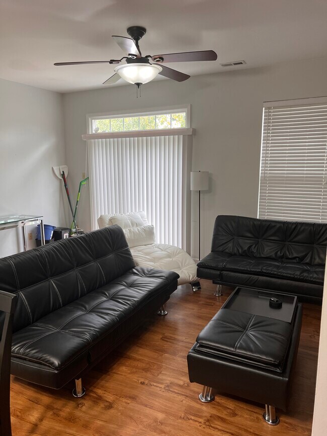 Foto del edificio - 4919 Heritage Heights Cir