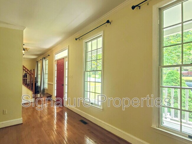 Foto del edificio - 105 Oakwood Dr