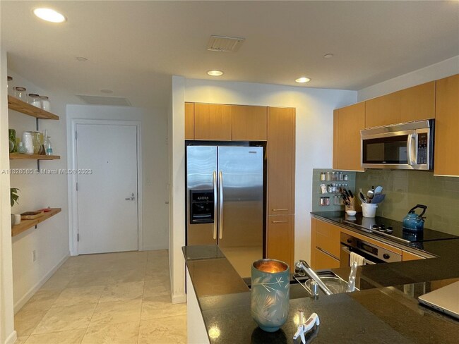 Building Photo - 1060 Brickell Ave