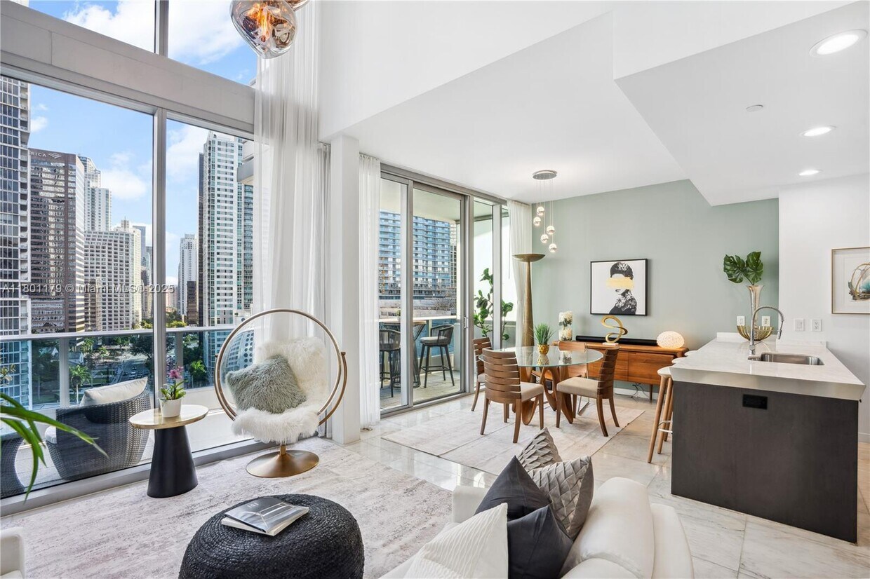 Primary Photo - 200 Biscayne Blvd Way