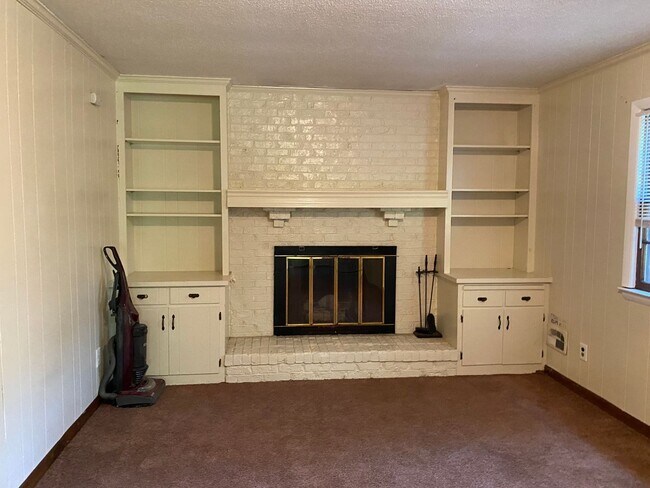 Building Photo - Large Brick home on UNCW bike trail, Wrigh...