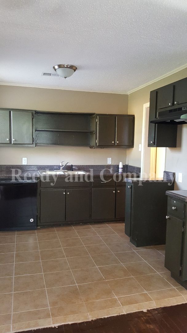 Foto del edificio - 3334 Fostoria Rd