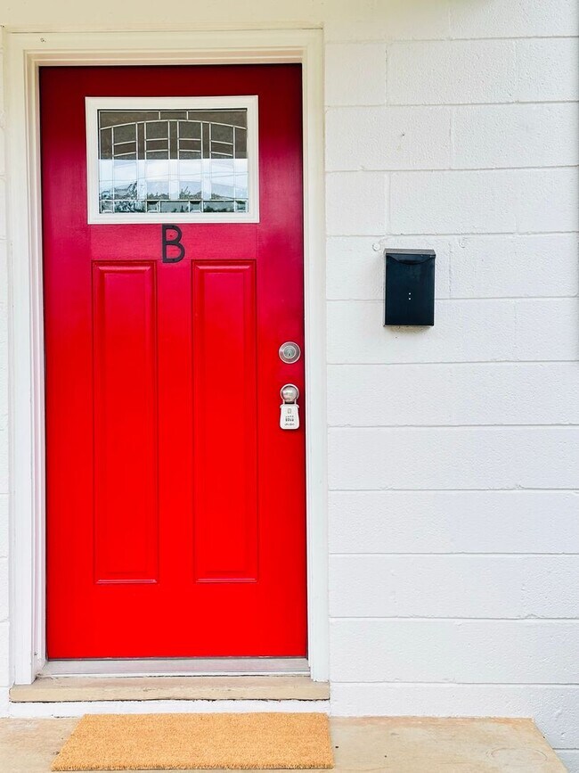 Foto del edificio - 813 Montrose Ave