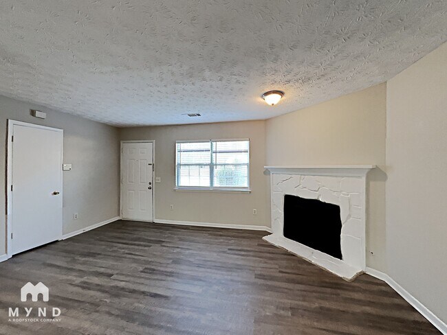 Building Photo - 2101 Mallard Way